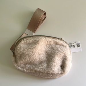 Lululemon Everywhere Belt Bag 1L White Fleece NWT